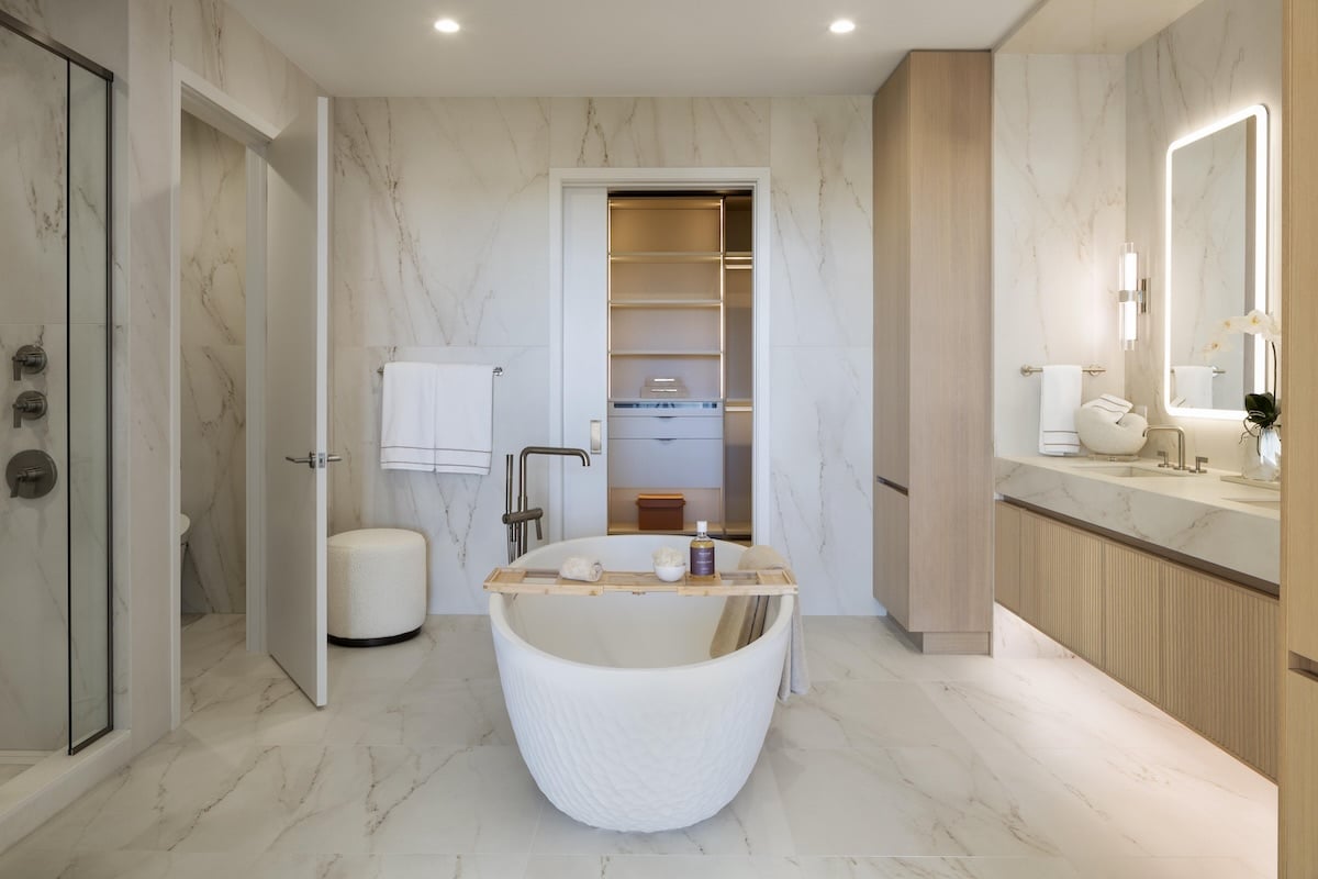 RCREB_ST_M06_Master Bathroom_Cropped